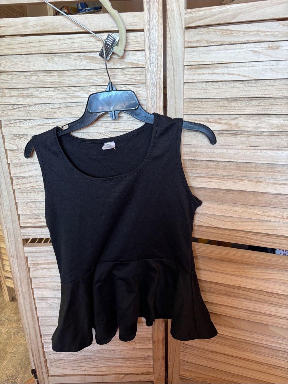 Lucious Apparel Junior Black Sleeveless Peplum Tank Top Large
